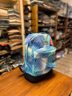 Mochila V Estampa Celeste en internet