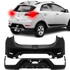 Carro HB20x branco 2012-2015 com destaque na traseira e parachoque traseiro preto junto com spoiler traseiro