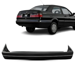 Parachoque traseiro preto liso com friso cromado para Santana 1991 a 1998, mostrado separado e instalado em carro preto