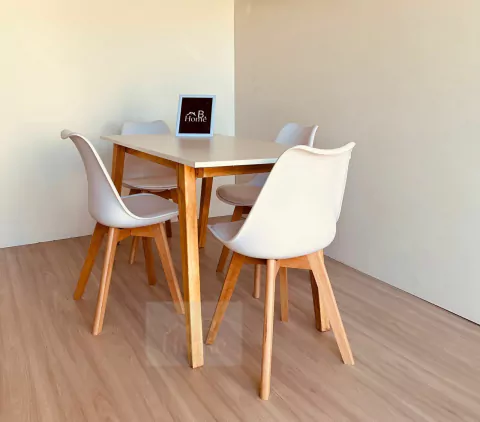 MESA NORDICA + 4 SILLAS TULIP