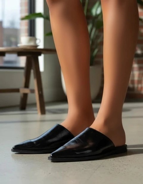 Mule Coty Charol Negro - comprar online