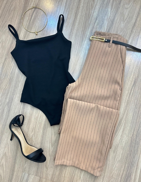 Calça Alfaiataria Pantalona Risca Giz Tara - comprar online