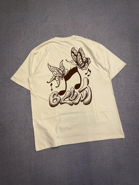 Camiseta Blunt Regular “ Tuneflies” (Homus) - comprar online