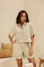 CAMISA CROPPED MANGAS CURTAS LINHO ESTAMPADO AREIA BEATRIZ