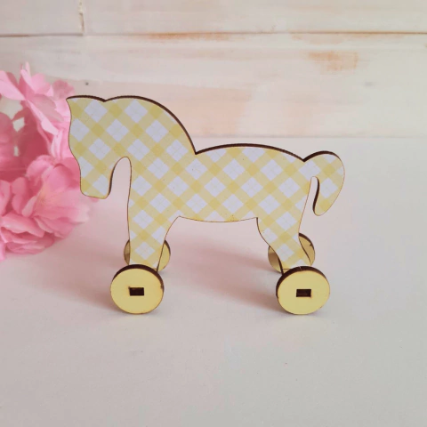 Cavalinho com rodinhas - amarelo