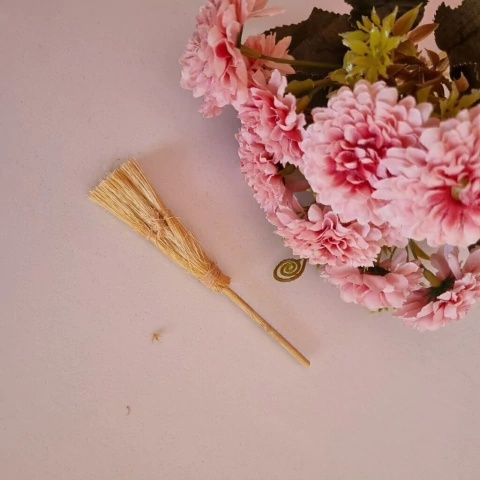 Vassoura Palha 12 cm