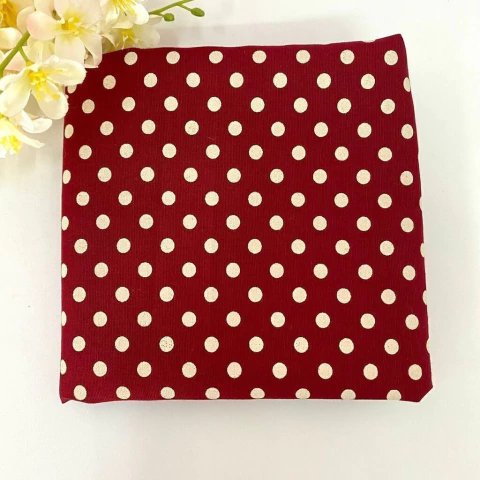 Tecido Bola Média Fundo Vermelho Bordo