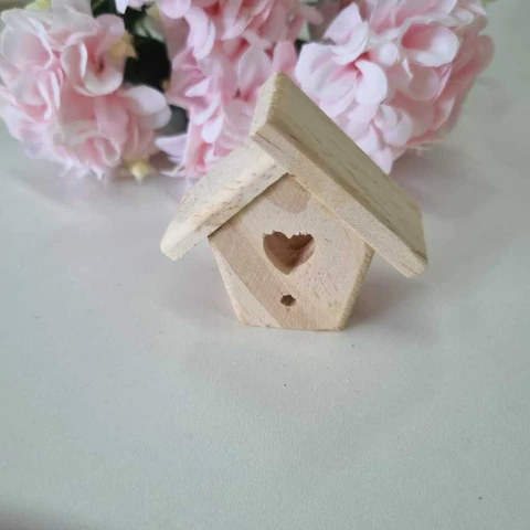 Casinha passarinho coração em pinus p - 5,5cm X 5,5cm