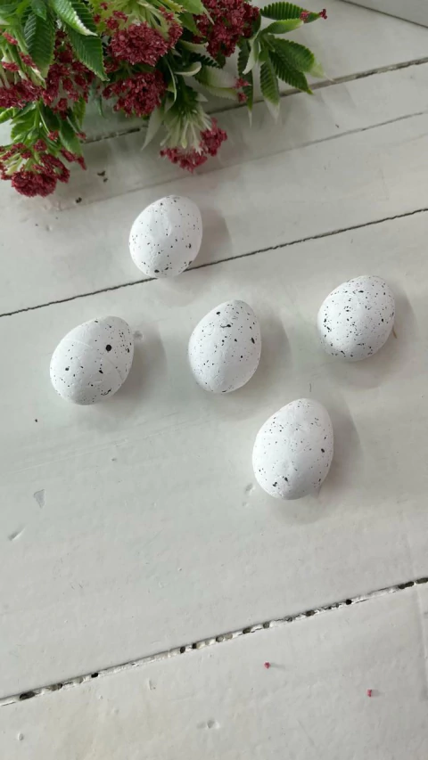 Ovinho Pintadinho Branco