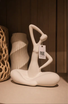 FIGURA PIERNAS CRUZADAS CERAMICA