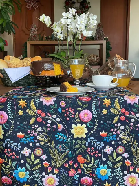 Trilho Flores em Fio Primavera 3D Fundo Preto REPELENTE A LÍQUIDO