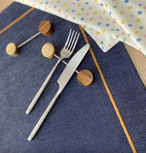 Descanso de Talheres Madeira e Metal