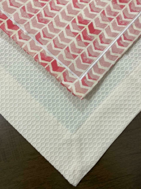 Guardanapo Floratta Chevron Rosa Moldura Bordada - Fundo Off White