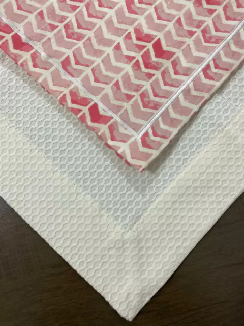 Guardanapo Floratta Chevron Rosa Moldura Bordada - Fundo Off White