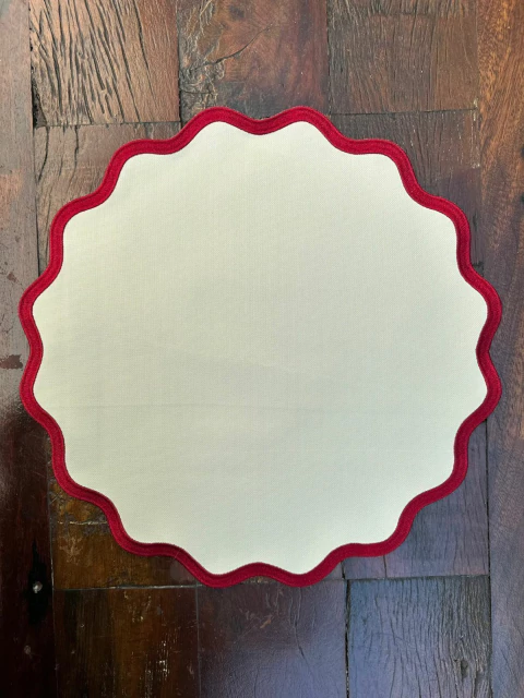 Lugar Americano Impermeável Cru Borda Larga Vermelha Bordada - comprar online