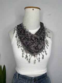 Lenço estampado triangular