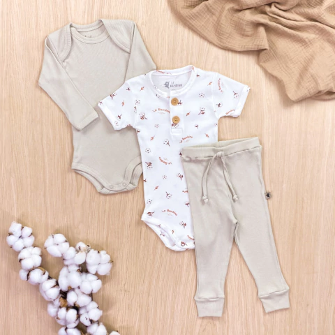 Kit 3 Peças Comfort Premium Algodão e Areia, Body Manga Longa, Body Manga Curta e Calça Areia