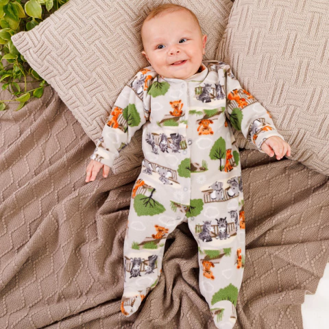 Macacão Bebê Soft com Pé Estampado Cinza Safari - comprar online