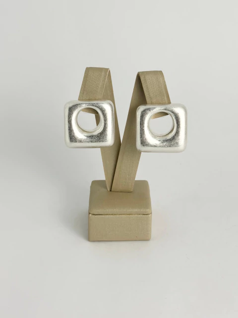 Brinco quadrado vazado bold - prata