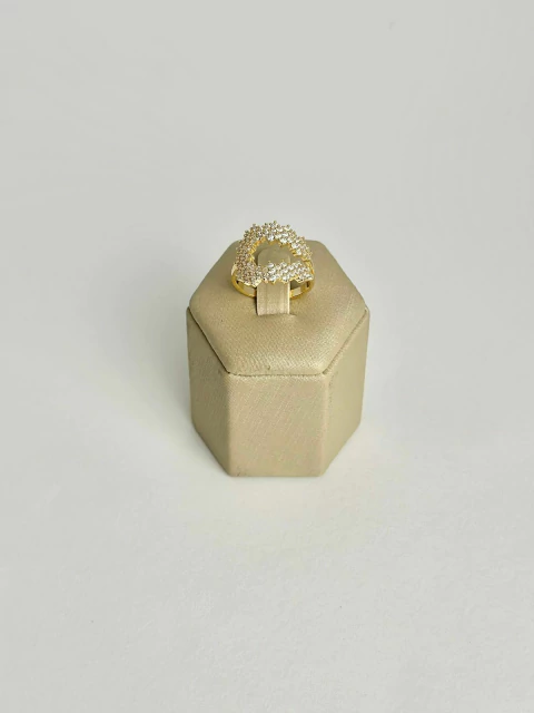 Anel fivela micro cravejada dourada