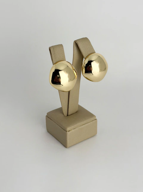 Brinco bóton orgânico liso - dourado