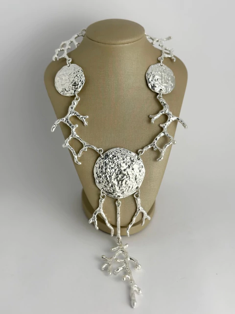 Maxi colar corais prata acetinado