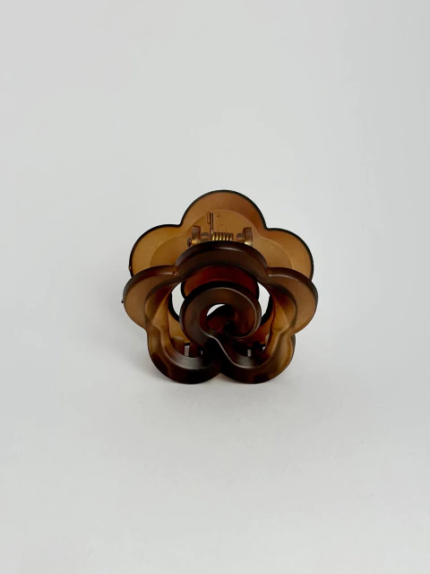 Piranha média - flor vazada tartaruga fosco