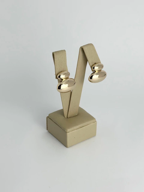 Brinco dupla baguetes metálicas dourada