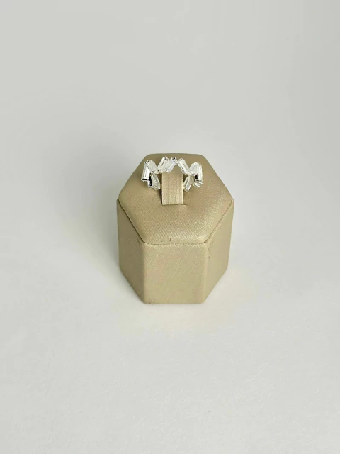 PRATA 925 - Aliança baguetes em zirconias zig zag