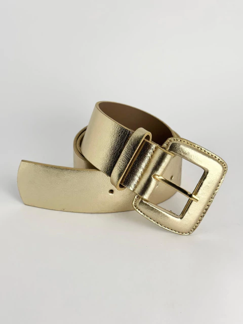 Cinto fivela encapada metalizado - dourado
