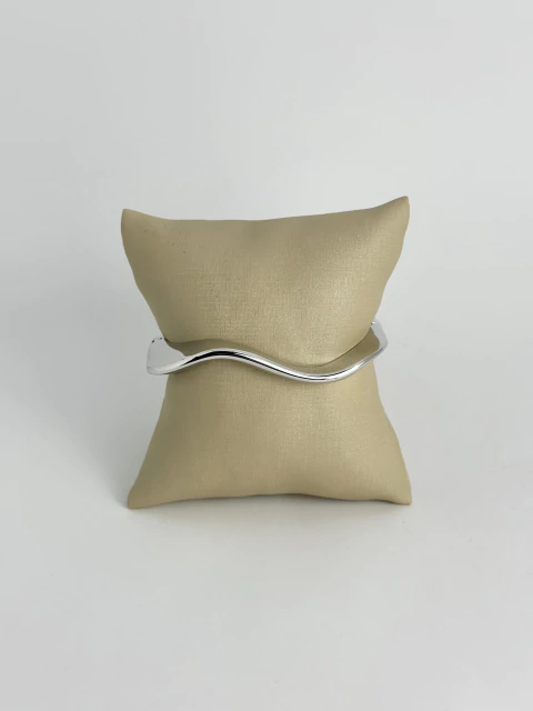 Bracelete fino ondulado prata