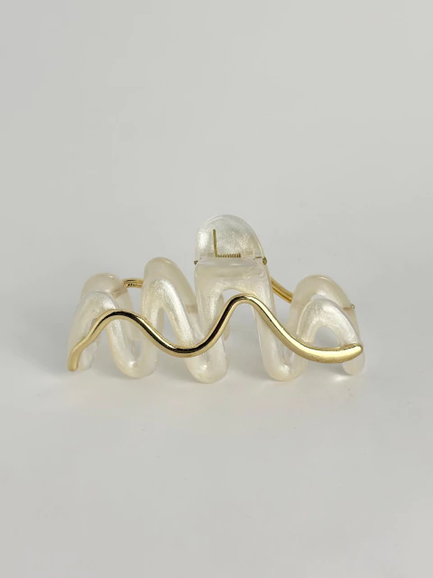 Piranha ondulada perola + fio dourado