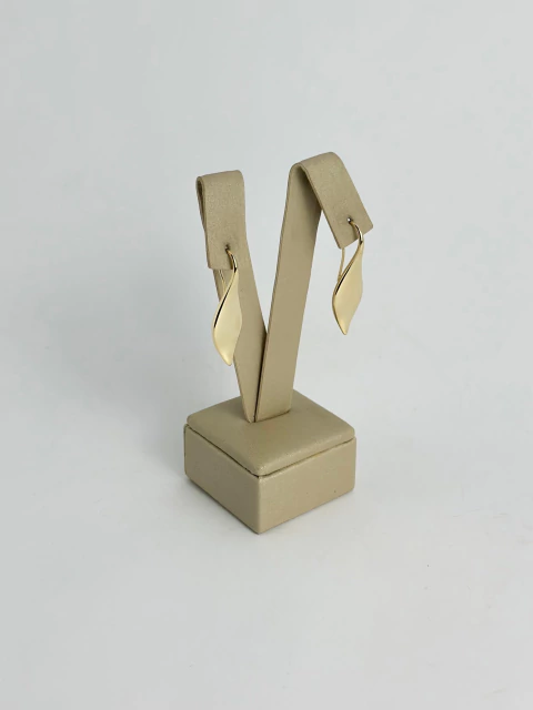 Brinco gancho - folha dourada