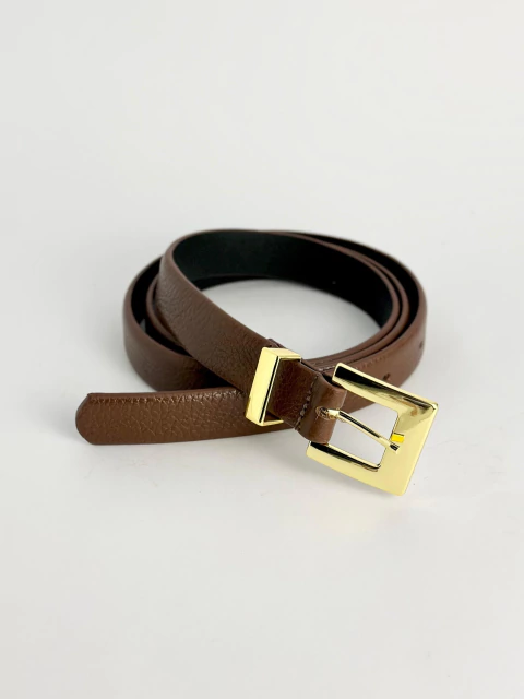Cinto fino marrom + fivela quadrada dourada