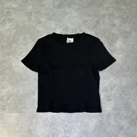 REMERA BABY TEE NEGRA MORLEY 'H&M'