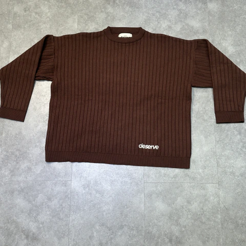 SWEATER MARRÓN 'DESERVE'