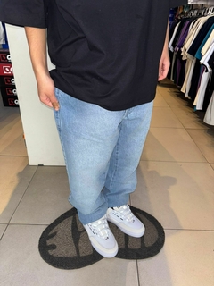 Calça jeans reta clara - comprar online