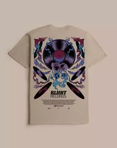 Camiseta oversized blunt na internet