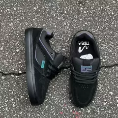 Tênis tesla TG 02 all black furta na internet