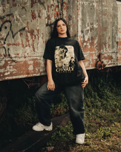 Remera Oversize - "Charly" - VÖROR