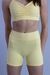 Shorts One Amarelo na internet