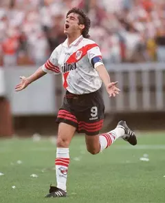 CAMISETA ALTERNATIVA 1996 + CAMISETA TITULAR 2025 DE REGALO! en internet