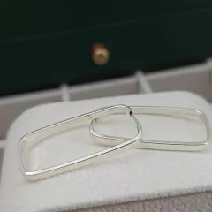 Argola retangular em prata 925
