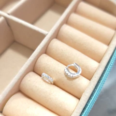 Argolinha Cravejada 9mm Prata 925 ideal como brinco infantil ou terceiro furo.