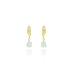 Brinco argolinha infantil com cristais, cor dourada, estilo elegante e delicado.