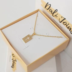 Colar infantil para meninos 45 cm com pingente de placa de cruz vazada