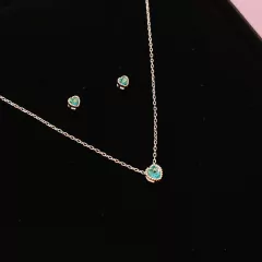 Conjunto em prata 925, com zircônia em formato de coração. Compre na Dalí Joias.