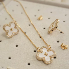 Conjunto Cravejado Trevo Branco Evid ECJ-06 - comprar online