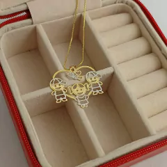 Pingente dois  meninos e uma menina