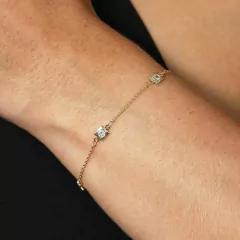 Pulseira com zircônias  folheado a ouro  antialérgico, com acabamento impecável é lindo de viver. Ficar linda não é frescura, é dar um up na autoestima empodere-se.
